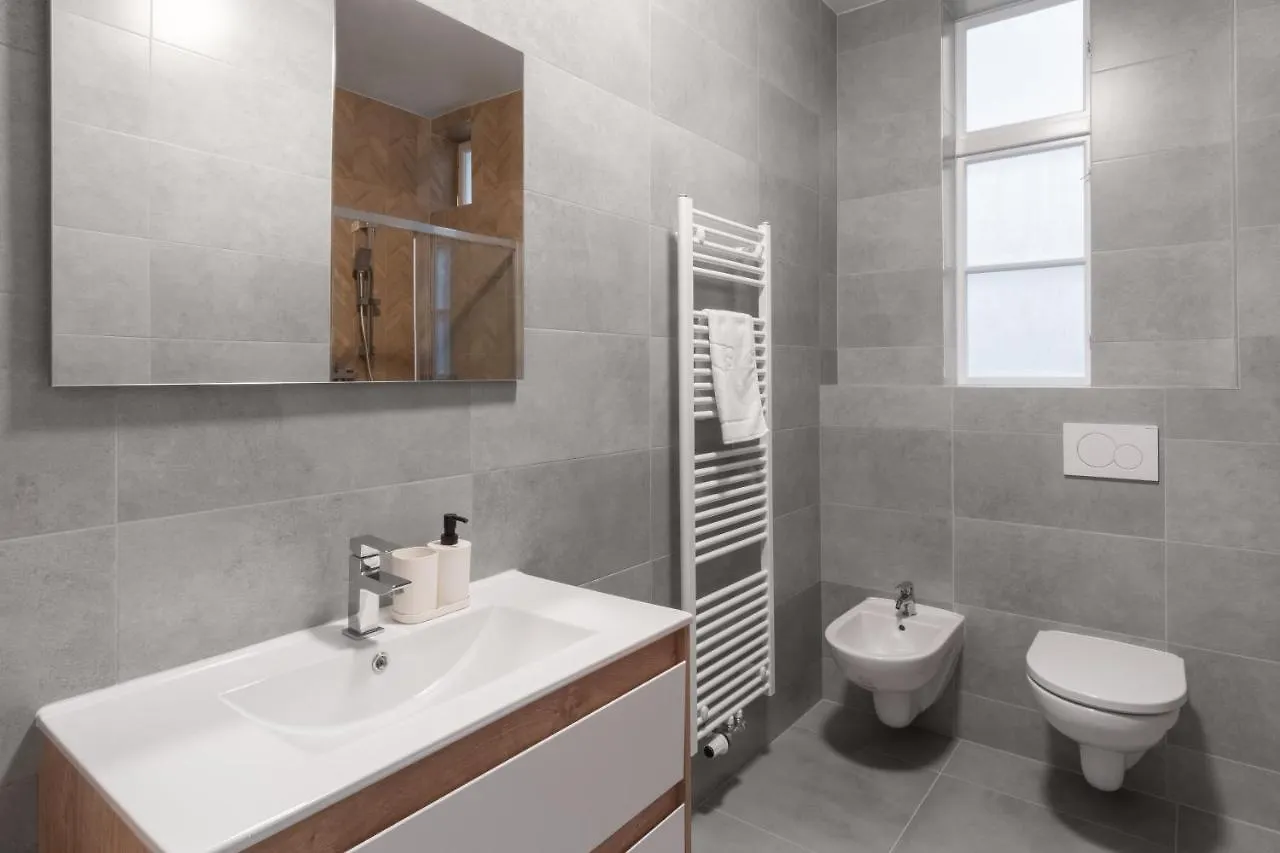 Prague Days - Modern Apts - Fast Wifi - Netflix - 7 Min Wenceslas Sq 0*,  République tchèque