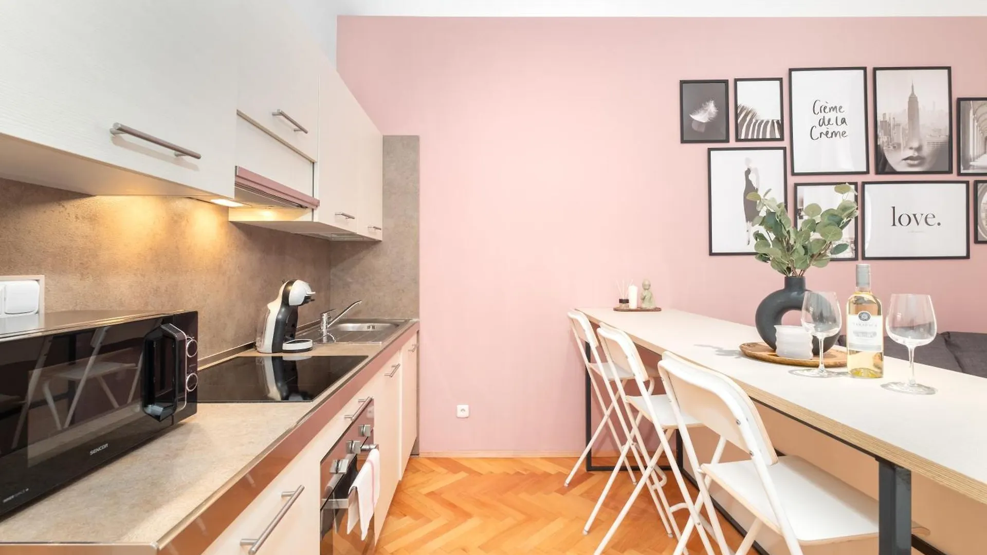 Prague Days - Modern Apts - Fast Wifi - Netflix - 7 Min Wenceslas Sq République tchèque