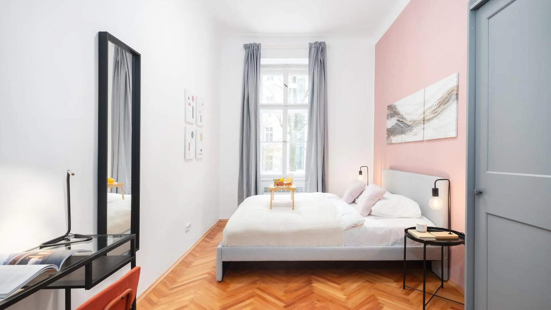 Prague Days - Modern Apts - Fast Wifi - Netflix - 7 Min Wenceslas Sq République tchèque