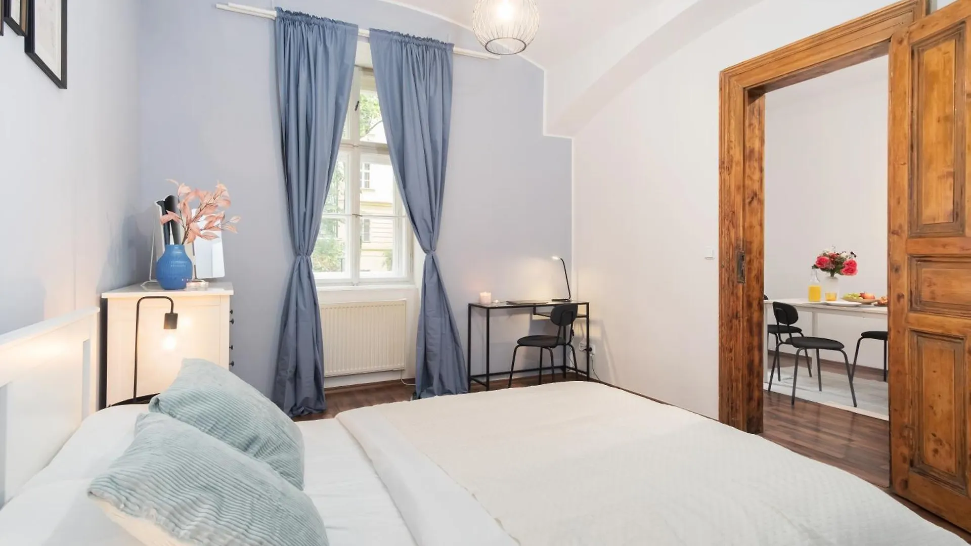 Prague Days - Modern Apts - Fast Wifi - Netflix - 7 Min Wenceslas Sq 0*,  République tchèque