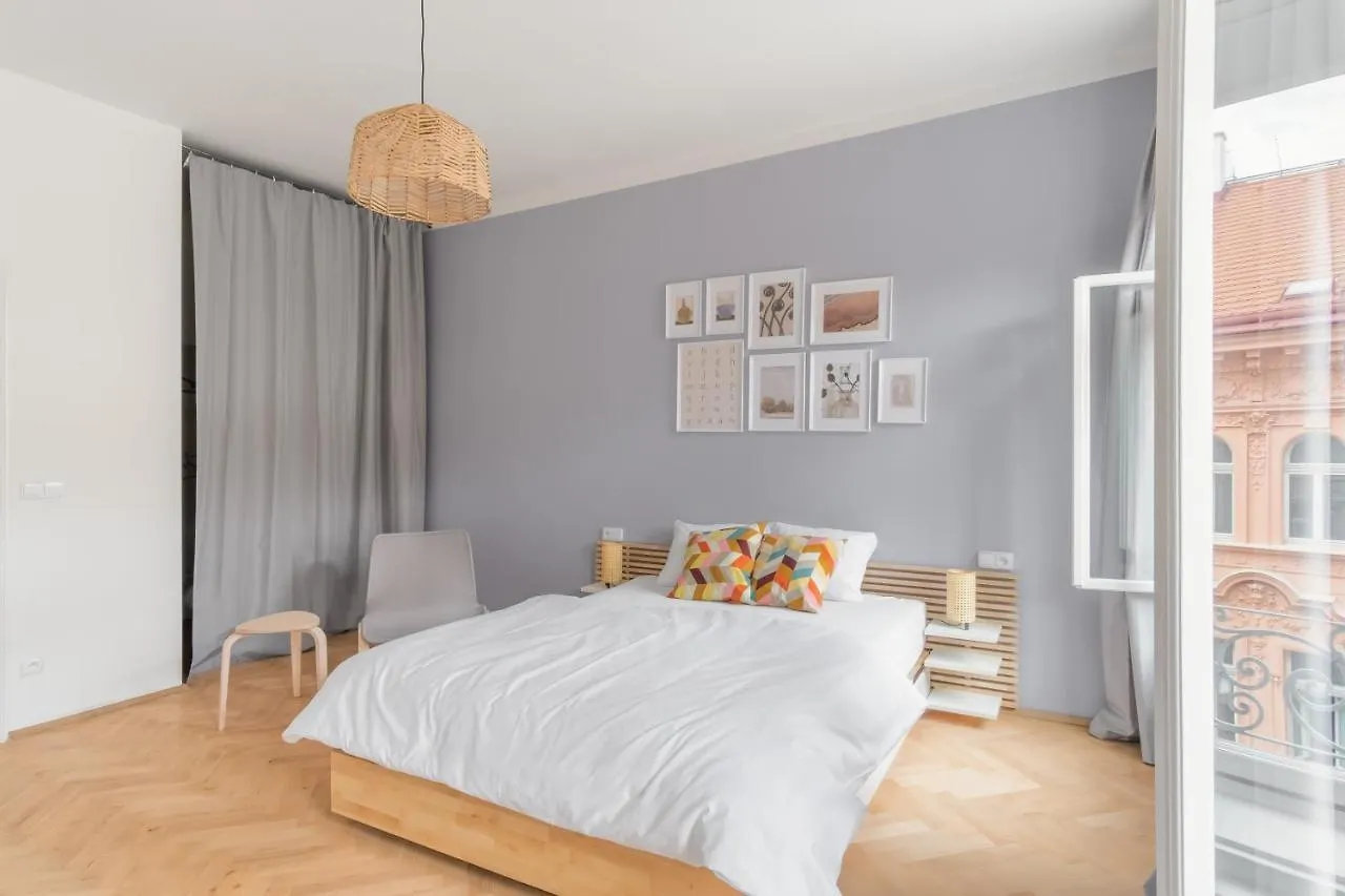 Prague Days - Modern Apts - Fast Wifi - Netflix - 7 Min Wenceslas Sq
