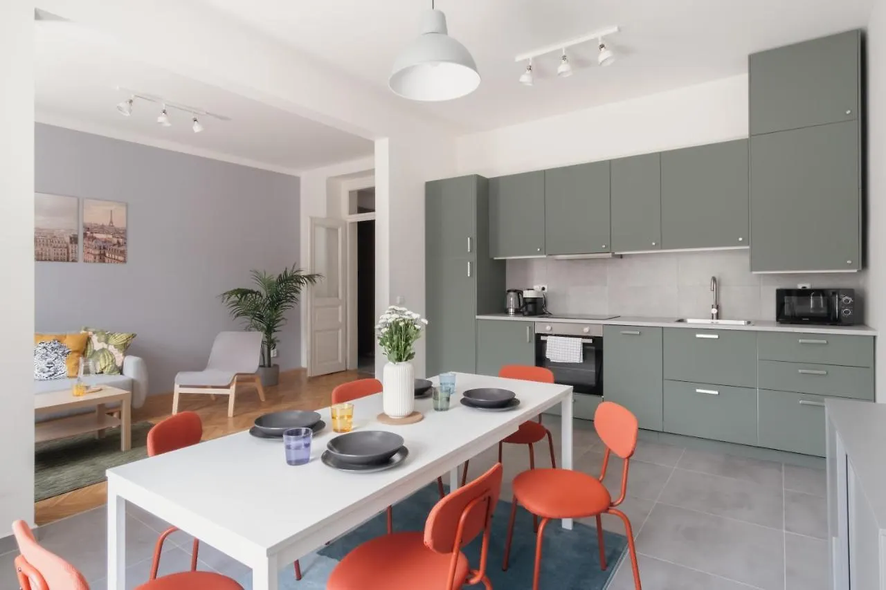 Prague Days - Modern Apts - Fast Wifi - Netflix - 7 Min Wenceslas Sq